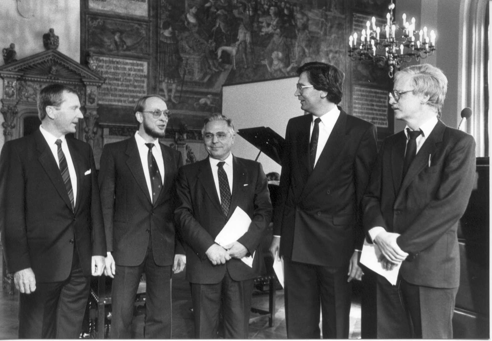 Gruppenbild vom Festakt in der Bremer Rathaushalle zur Aufnahme der Universität in die DFG.